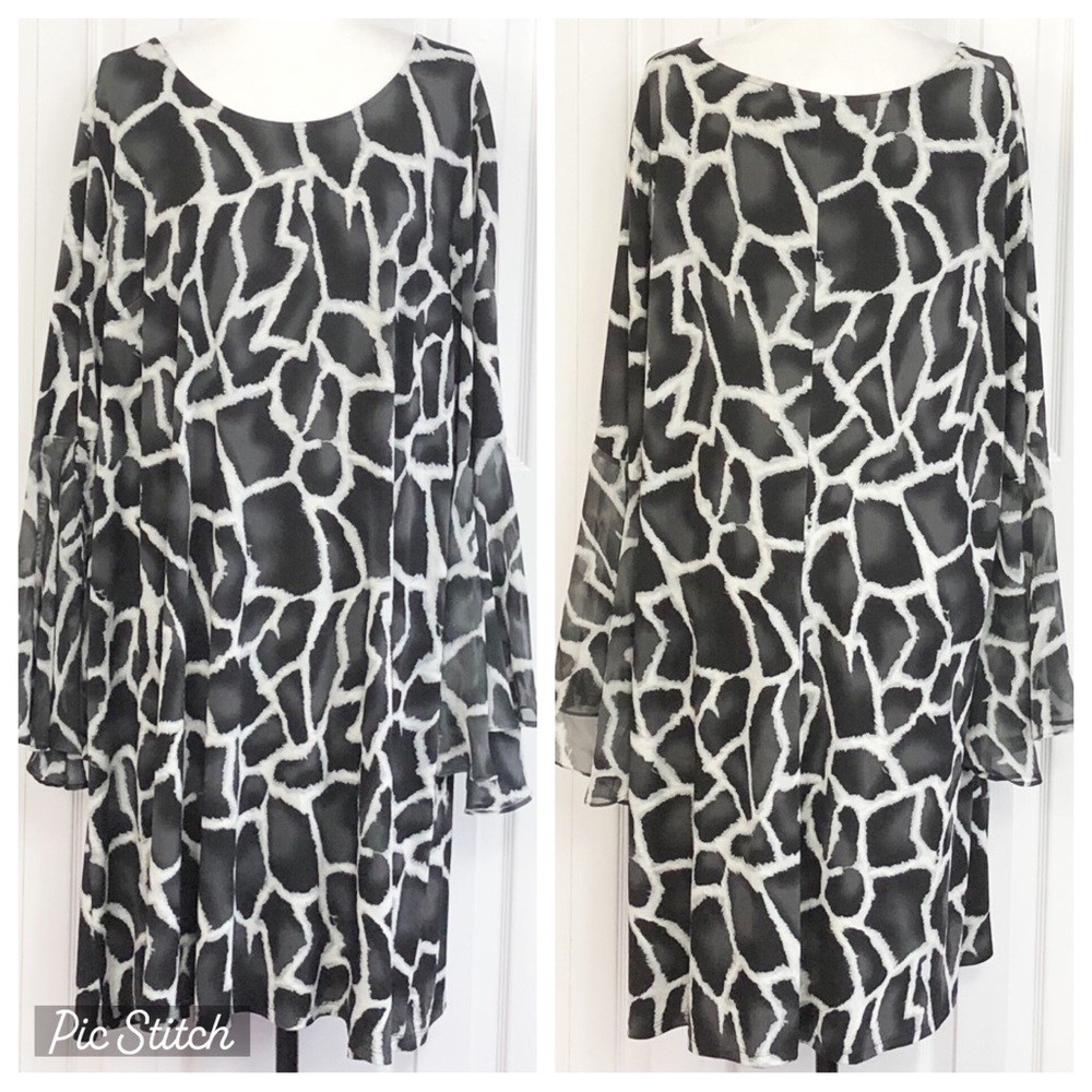 Fashion Bug 3X Black & White Print Sheer Flare Bell Sleeve Shift Dress